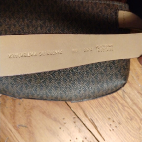 Michael Kors Fanny Pack Belt Bag. NWOT. - Picture 7 of 7